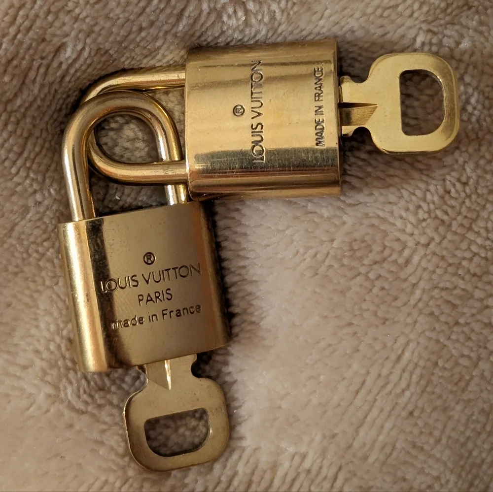 Louis Vuitton | Lock & Key Set - Picture 2 of 2